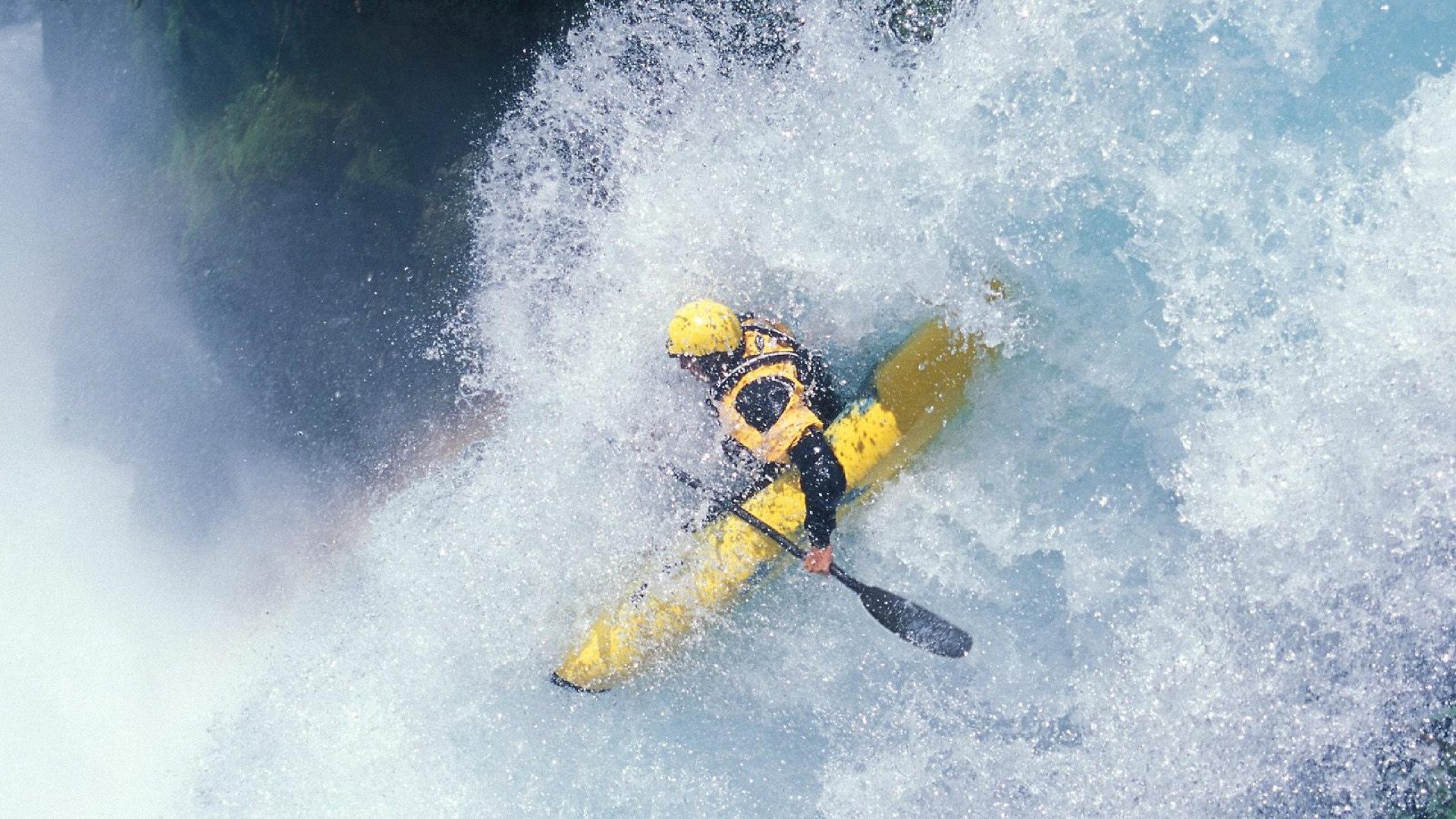 外援与本土球员之间的配合逐步趋于默契展现战术执行力，外援球队球员